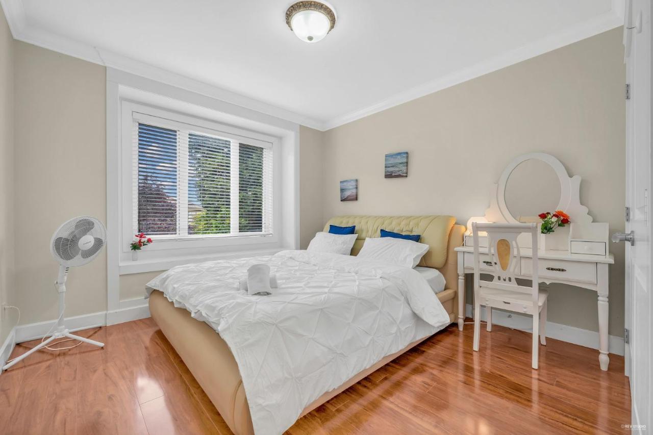 Luxurious Getaway In Vancouver-Private Room With Attached Bathroom Exterior photo